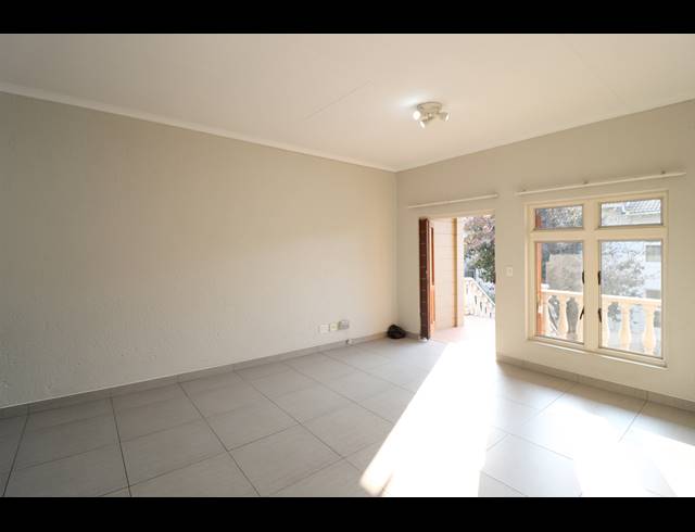 2 BEDROOM APARTMENT FOR SALE IN MONTGOMERY PARK